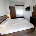 Meandros Village アパート ヴラスナ